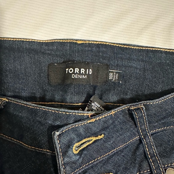 Cropped Jean - Picture 3 of 4